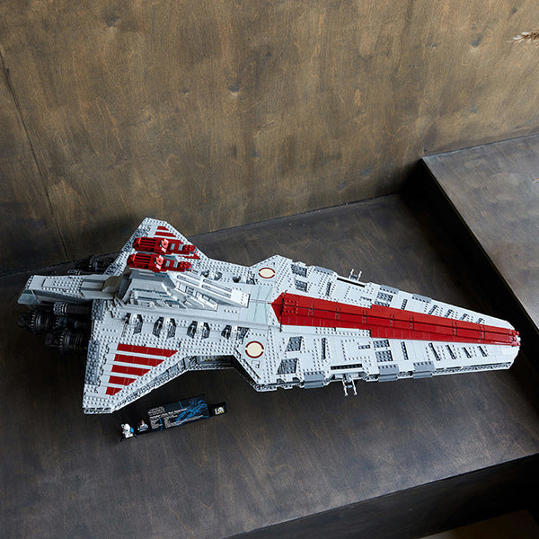 LEGO® Star Wars™ Venator-Class Republic Attack Cruiser UCS Building Kit 75367 - DAMAGED BOX