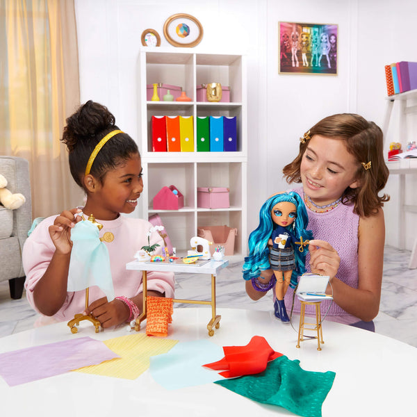 RAINBOW HIGH Dream & Design Fashion Studio Playset with Exclusive Blue Skyler Doll